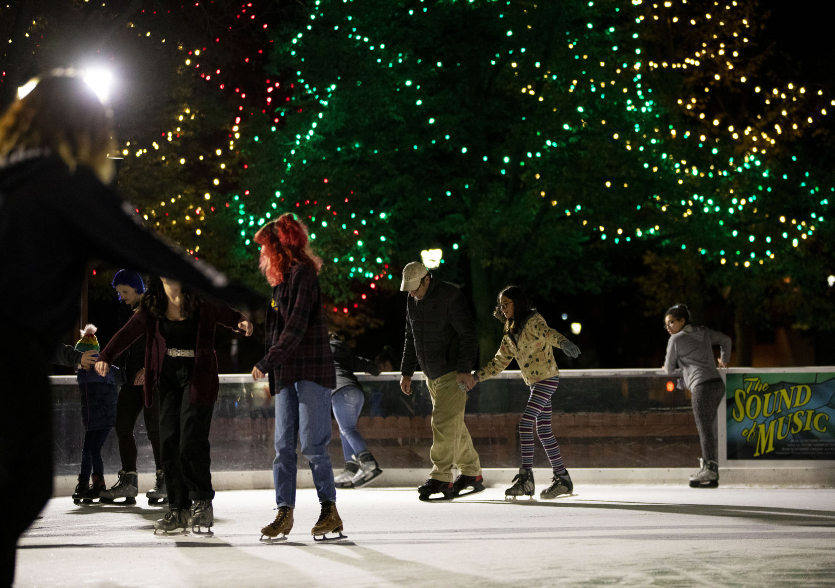 111619-news-iceskating 09.jpg